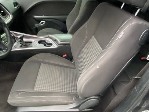 Used 2018 Dodge Challenger SXT image 6