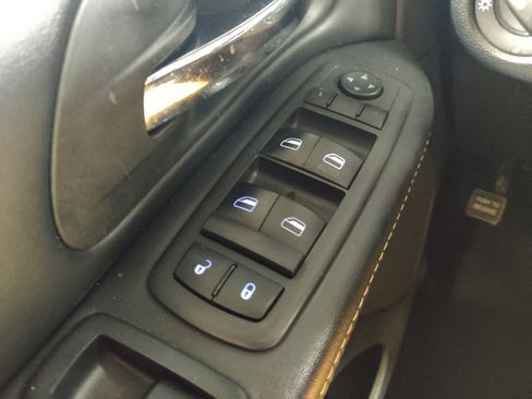 Used 2019 Dodge Grand Caravan SXT w/ Blacktop Package FWD image 27