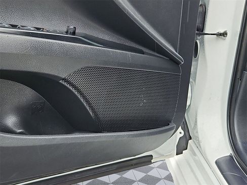 Used 2020 Toyota Camry SE image 12