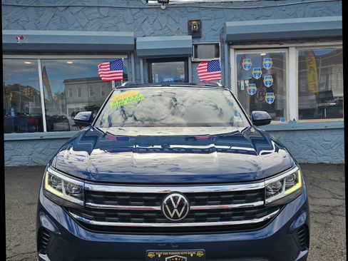 Used 2022 Volkswagen Atlas Cross Sport SE image 1