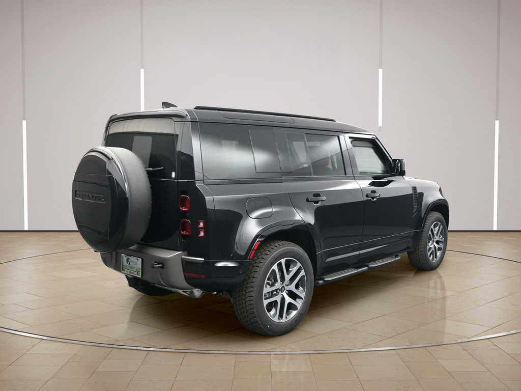 Used 2025 Land Rover Defender 110 X-Dynamic SE AWD/4WD image 22