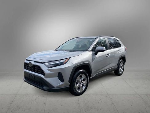 Used 2025 Toyota RAV4 XLE w/ Convenience Package image 4