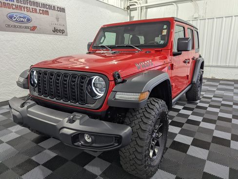 Used 2025 Jeep Wrangler Unlimited Sport AWD/4WD image 3