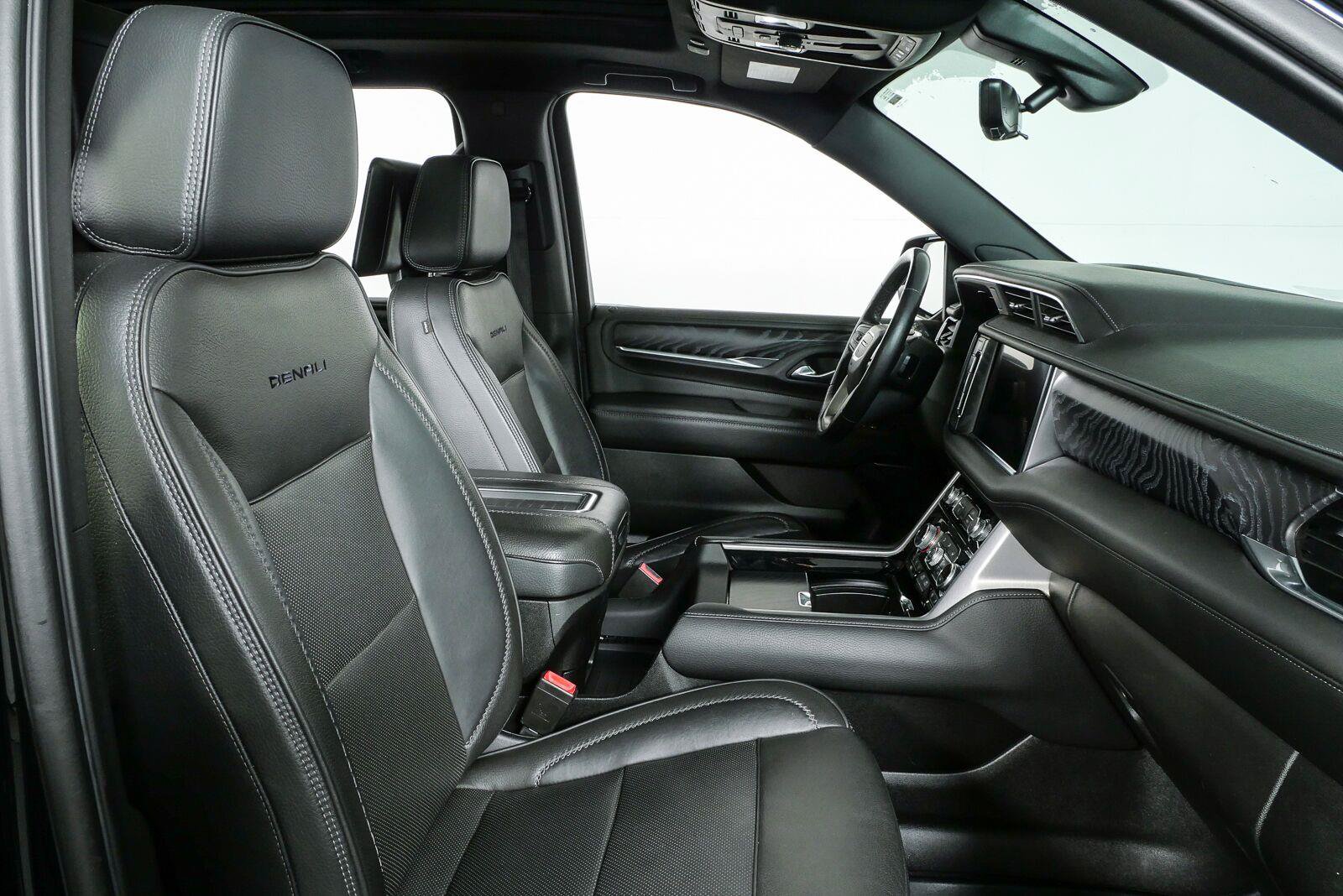Used 2022 GMC Yukon XL Denali w/ Denali Ultimate Package AWD/4WD image 24