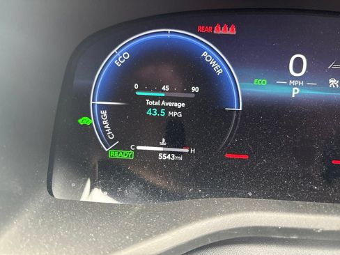 Used 2025 Toyota Camry XLE FWD image 2