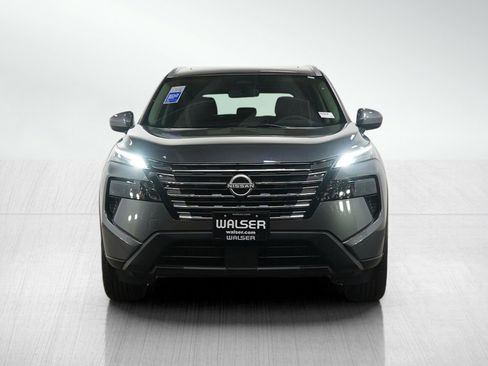 Used 2024 Nissan Rogue SV w/ SV Premium Package image 8