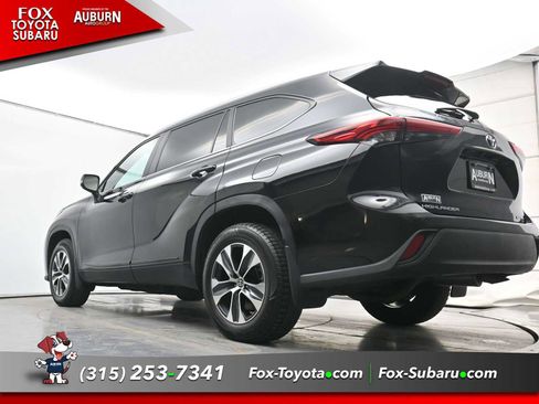 Used 2023 Toyota Highlander XLE AWD/4WD image 17