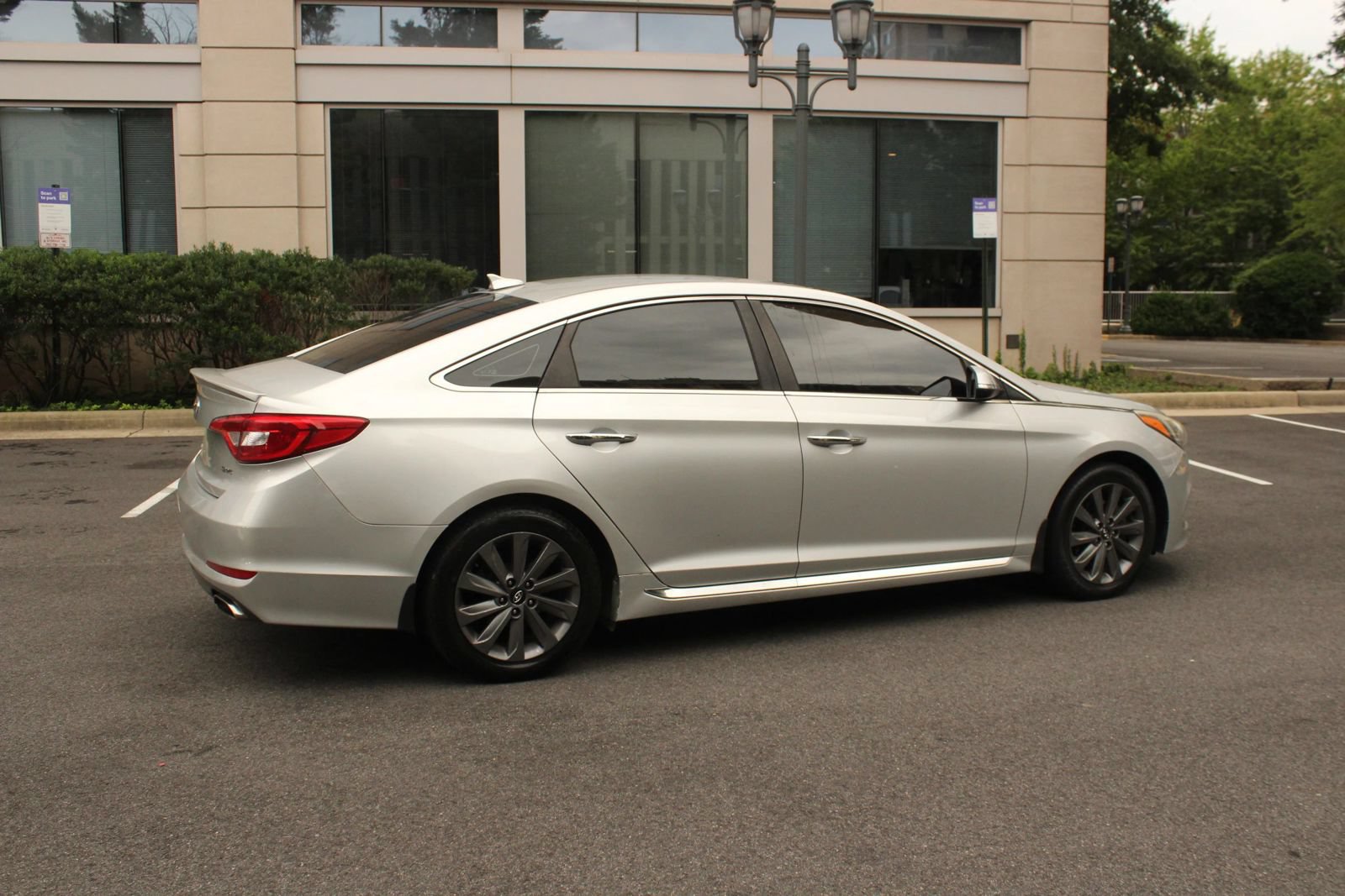Used 2015 Hyundai Sonata Sport w/ Option Group 04 FWD image 7