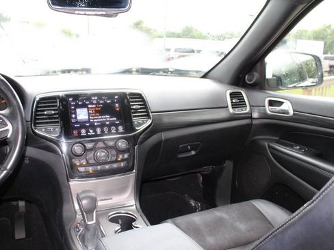 Used 2020 Jeep Grand Cherokee Laredo w/ Quick Order Package 2BN North AWD/4WD image 17