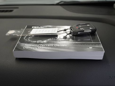 Used 2024 GMC Terrain SLE w/ Driver Convenience Package FWD image 40