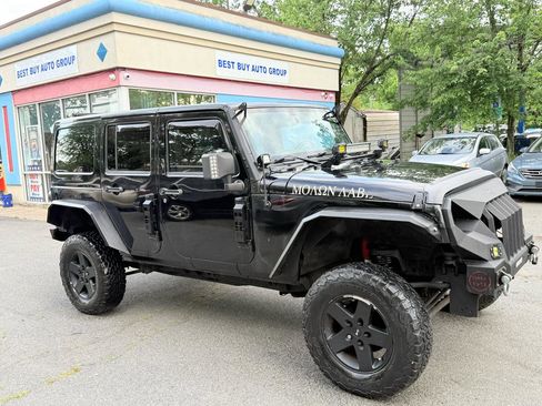 Used 2013 Jeep Wrangler Unlimited Sahara w/ Connectivity Group AWD/4WD image 9