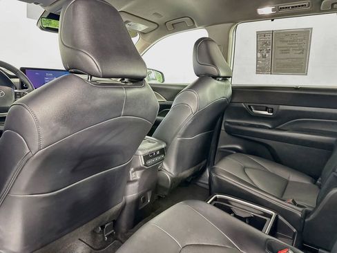 Used 2025 Toyota Grand Highlander FWD image 37
