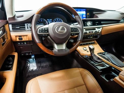 Used 2018 Lexus ES 350 w/ Luxury Package w/Wood Trim FWD image 24
