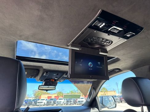 Used 2020 Cadillac Escalade ESV Platinum w/ Escalade Sport Edition image 8