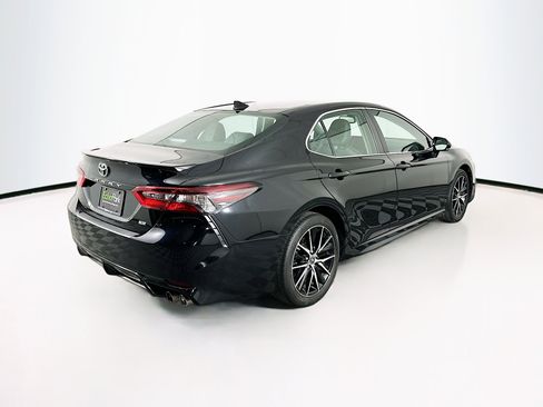 Used 2024 Toyota Camry SE image 9
