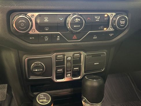 Used 2025 Jeep Gladiator Sport AWD/4WD image 34