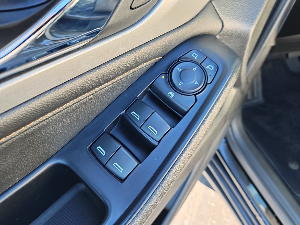 Used 2020 Chevrolet Traverse LS FWD image 11