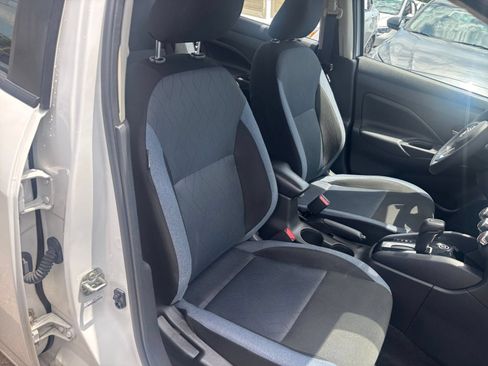 Used 2025 Nissan Versa SV FWD image 34