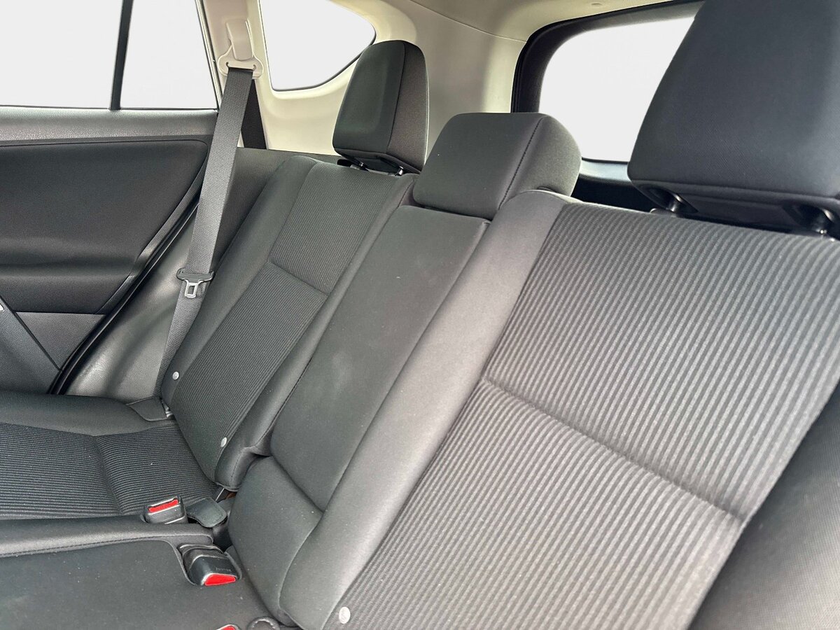 Used 2017 Toyota RAV4 LE FWD image 12