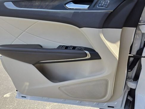 Used 2017 Lincoln MKC Reserve FWD image 32