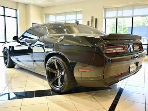 Used 2022 Dodge Challenger SRT Hellcat w/ Plus Package RWD image 4