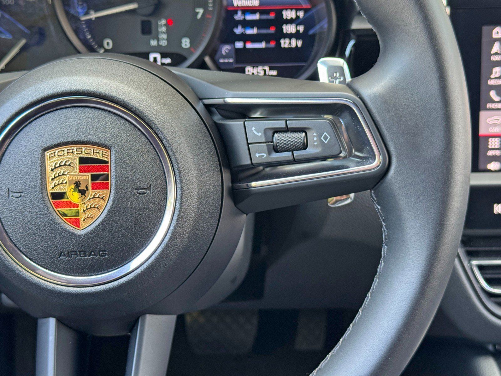 Used 2024 Porsche Macan AWD/4WD image 22