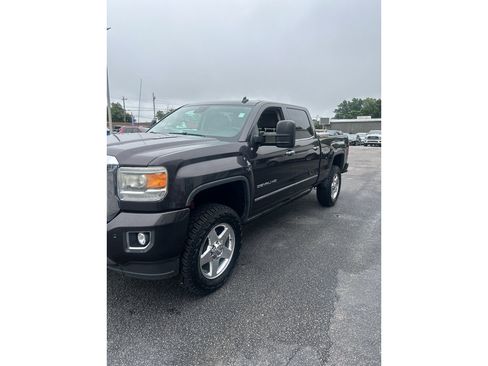 Used 2015 GMC Sierra 2500 Denali w/ Duramax Plus Package AWD/4WD image 3
