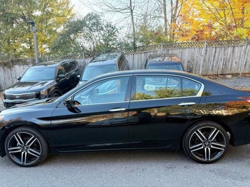 Used 2017 Honda Accord LX image 4