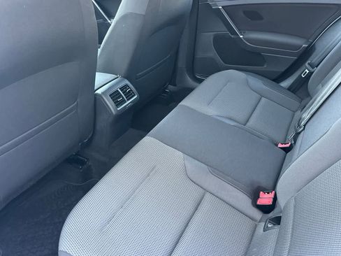 Used 2019 Volkswagen Golf S image 5