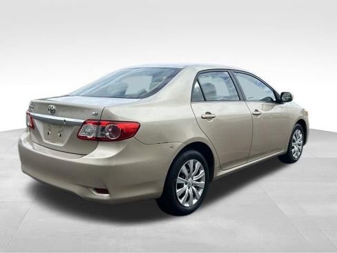 Used 2013 Toyota Corolla LE FWD image 6
