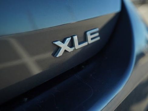 Used 2021 Toyota Highlander XLE image 43