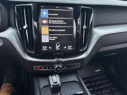 Used 2019 Volvo XC60 T5 Momentum w/ Multimedia Package AWD/4WD image 16