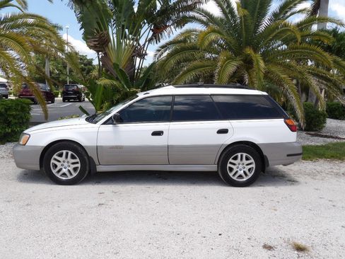 Used 2001 Subaru Outback Wagon image 3