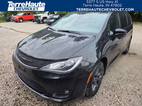 Used 2020 Chrysler Pacifica Touring-L Plus w/ S Appearance Package FWD image 1
