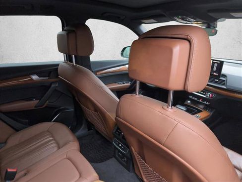 Used 2021 Audi Q5 Premium image 22