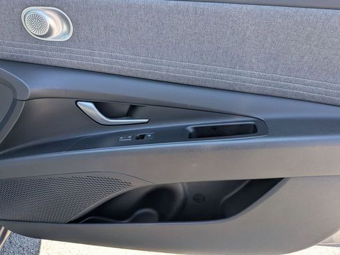 Used 2025 Hyundai Elantra Limited FWD image 34