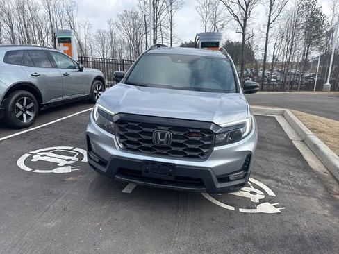 Used 2023 Honda Passport TrailSport image 3