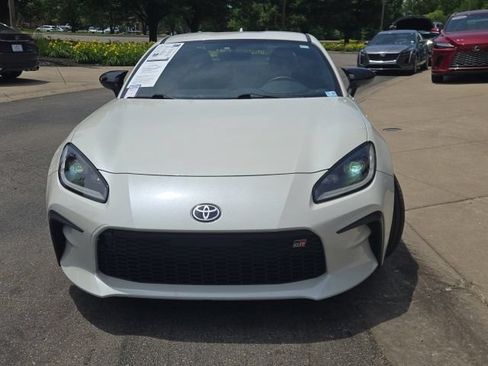 Used 2024 Toyota GR86 RWD image 8
