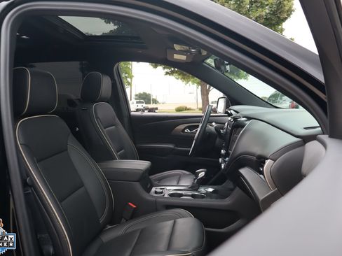 Used 2023 Chevrolet Traverse Premier FWD image 33