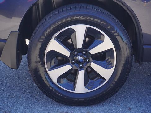 Used 2017 Subaru Forester 2.5i Premium image 12