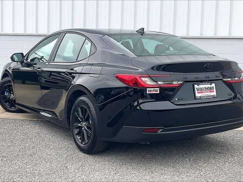 Used 2025 Toyota Camry LE w/ Convenience Package image 15