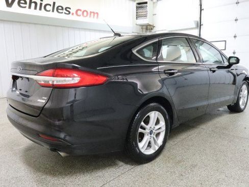 Used 2018 Ford Fusion SE w/ Fusion SE Technology Package FWD image 6