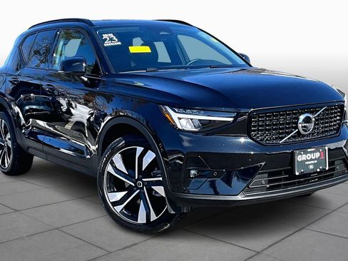 Used 2023 Volvo XC40 B5 Plus w/ Driver Assist Package image 3