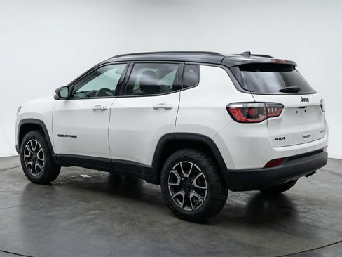 Used 2025 Jeep Compass Trailhawk AWD/4WD image 6