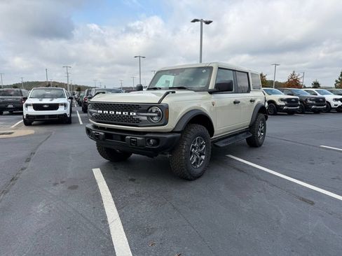New 2025 Ford Bronco Badlands AWD/4WD image 3