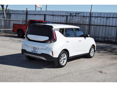 Certified 2024 Kia Soul LX w/ Option Group 015 FWD image 7