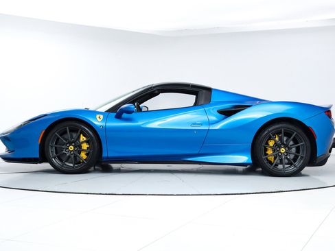 Certified 2022 Ferrari F8 Tributo RWD image 7