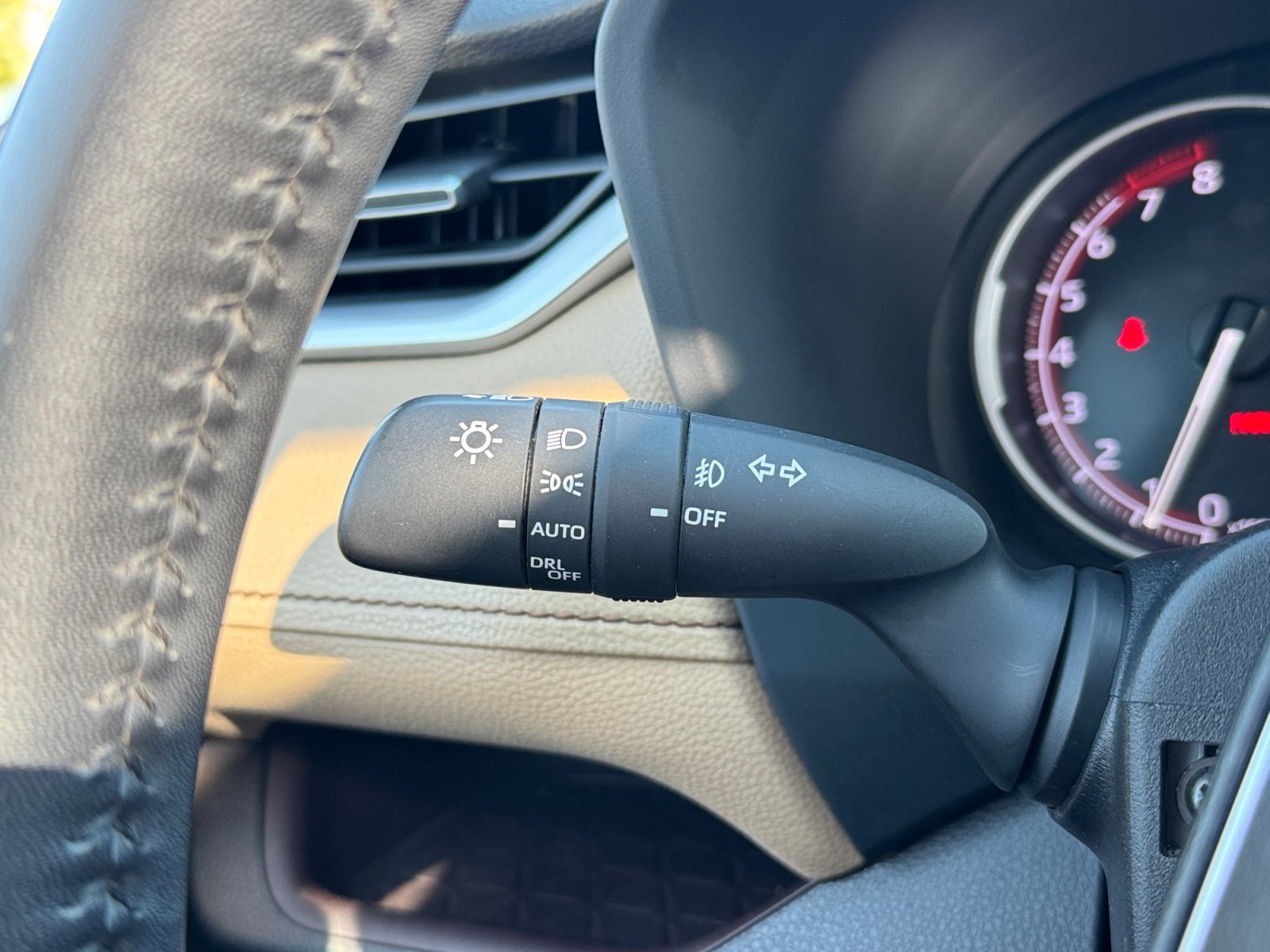 Used 2019 Toyota RAV4 Limited w/ Advanced Technology Package AWD/4WD image 21