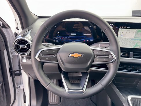 Used 2026 Chevrolet Equinox LT FWD image 10