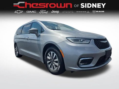 Used 2021 Chrysler Pacifica Touring-L FWD image 11